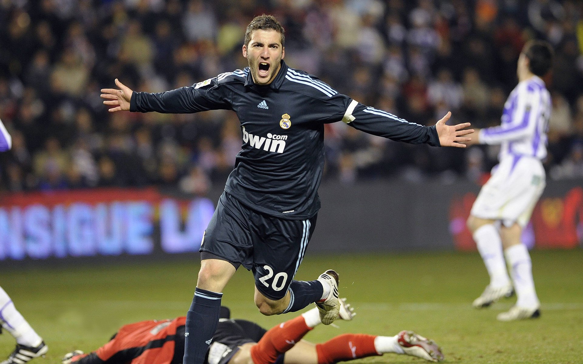 决赛中场控制力决定比赛走向，中场如何控制比赛节奏