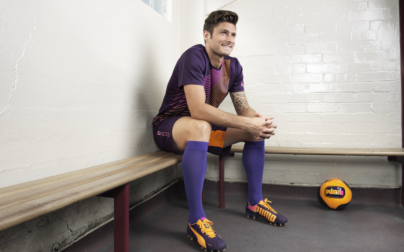 九游官方游戏-选手伤病困扰影响比赛状态团队调整战术应对